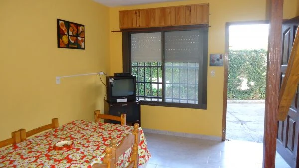 3 Ambientes - Entrada de Auto - Amplios Espacios foto 3