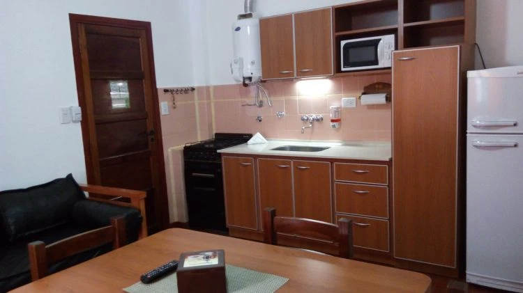 2 Ambientes en Planta Baja - Patio con Parrilla foto 3