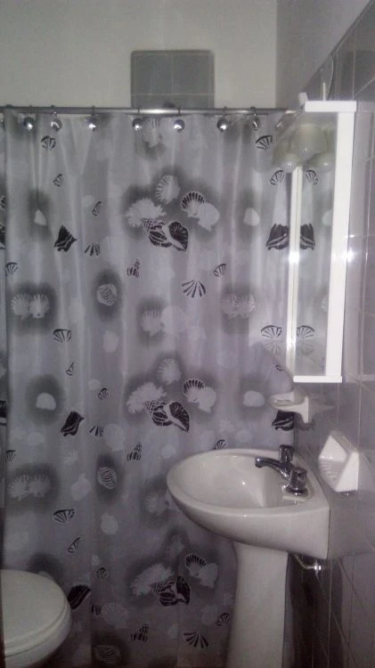 2 Ambientes en Planta Baja - Patio con Parrilla foto 5