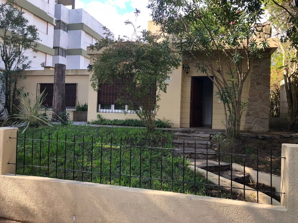 5 Ambientes con Cochera Descubierta para 2 Autos - Excelente Estado foto 2