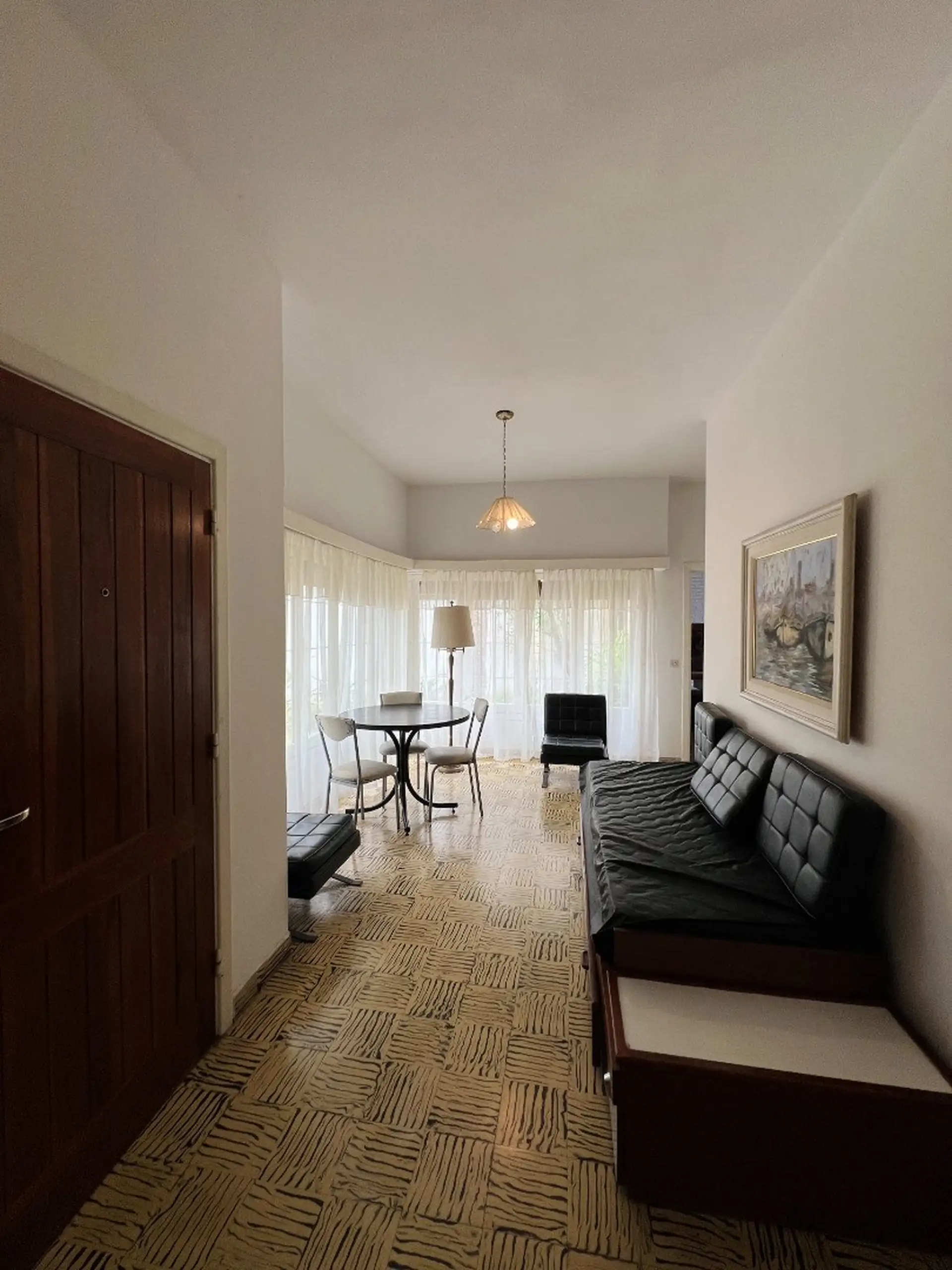 5 Ambientes con Cochera Descubierta para 2 Autos - Excelente Estado foto 4